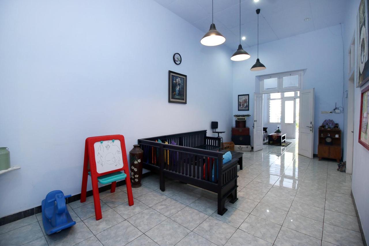 RedDoorz Near Stasiun Lawang Hotel Bagian luar foto