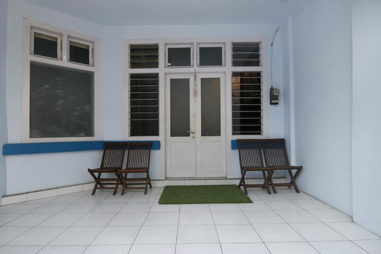 RedDoorz Near Stasiun Lawang Hotel Bagian luar foto
