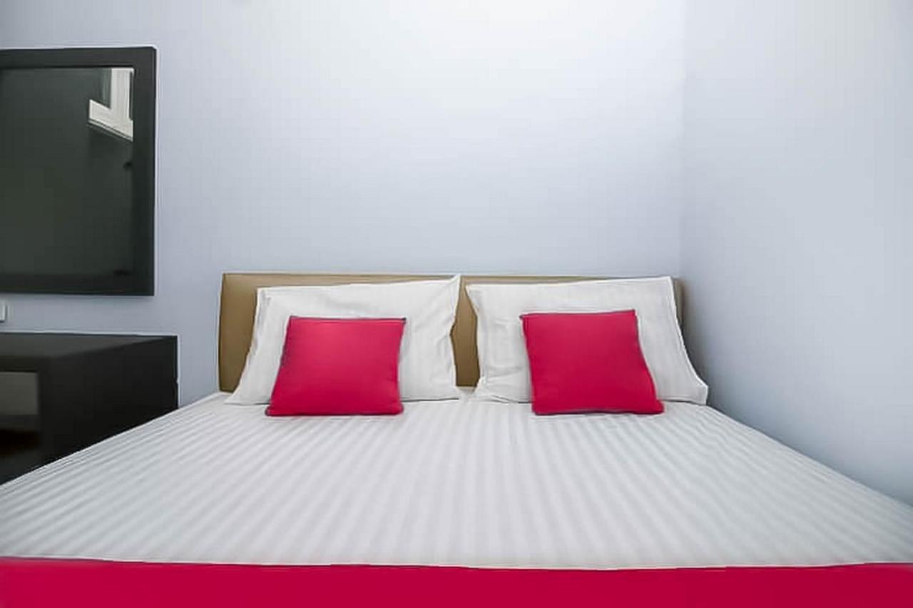 RedDoorz Near Stasiun Lawang Hotel Bagian luar foto