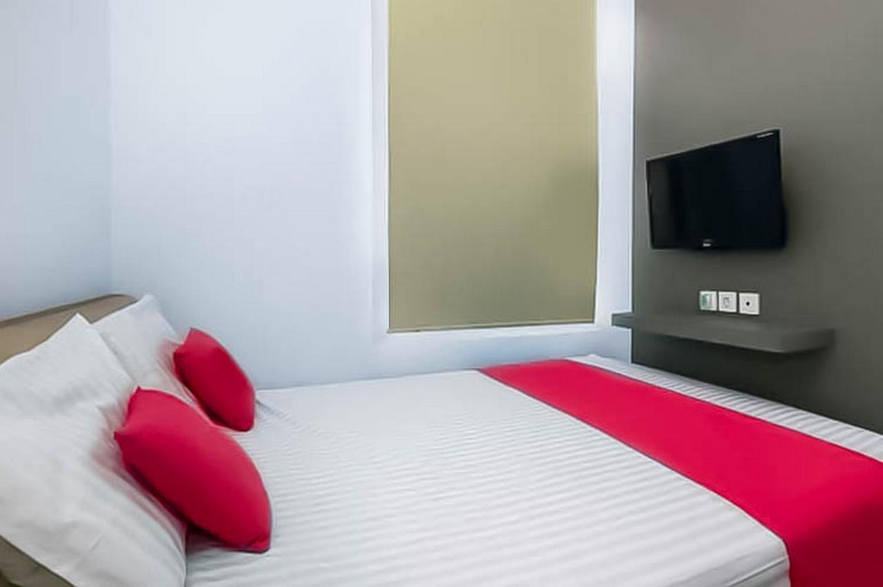 RedDoorz Near Stasiun Lawang Hotel Bagian luar foto