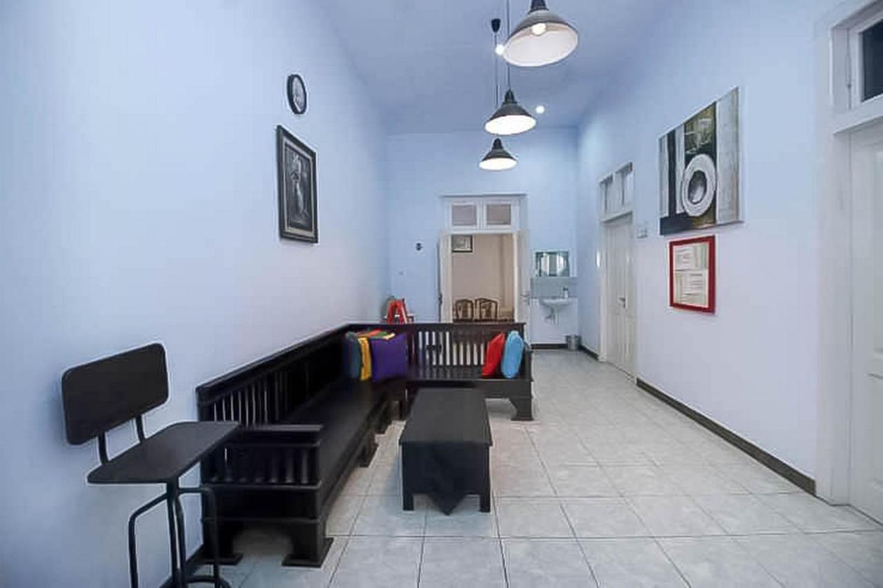 RedDoorz Near Stasiun Lawang Hotel Bagian luar foto