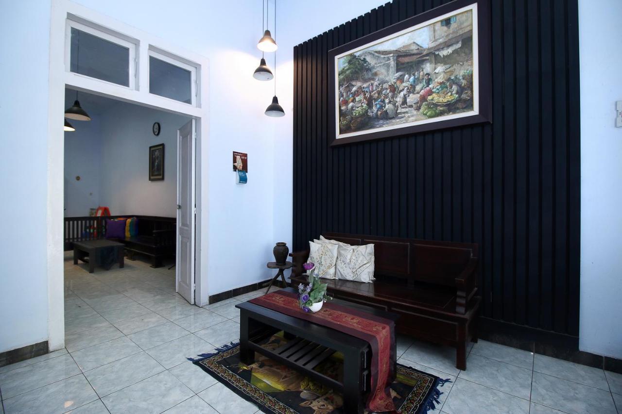 RedDoorz Near Stasiun Lawang Hotel Bagian luar foto