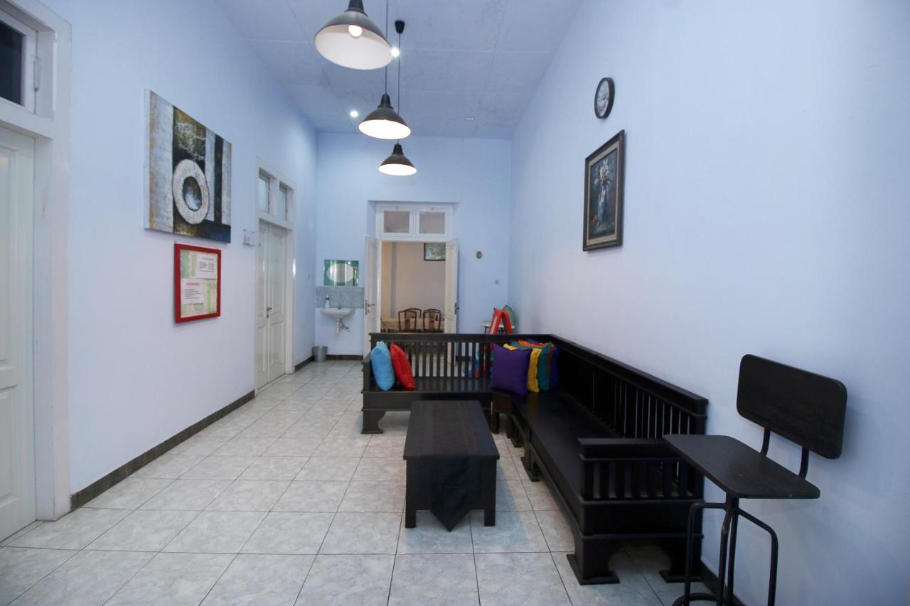 RedDoorz Near Stasiun Lawang Hotel Bagian luar foto
